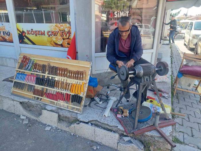 Tomarza’da Bıçak Bileyicileri İş Başında