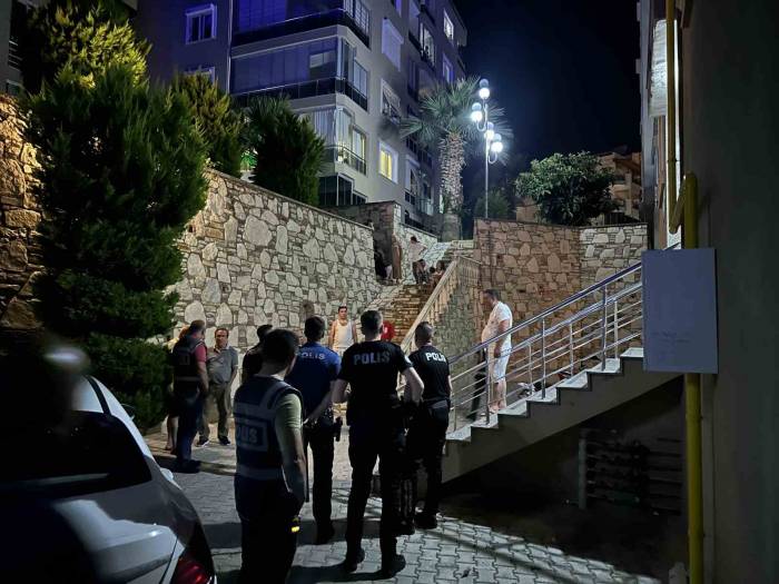 Otopark Kavgasında Komşusuna Baltayla Saldırdı
