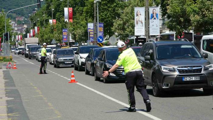 Ordu’da Bayram Tatiline Çıkanlara ‘bu Yolda Sana Çok Güveniyoruz’ Denetimi