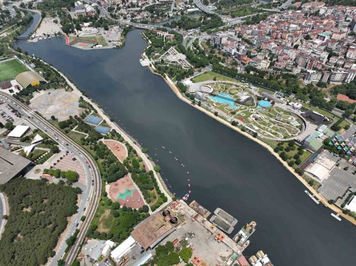 Haliç Eski Günlerine Geri Döndü: Haliç’i Besleyen Alibey Deresi Atıklarla Doldu