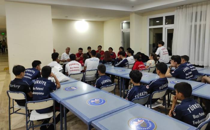 Short Track Milli Takımı Depremzede Çocukları Unutmadı