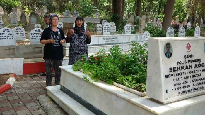 Şehitlik Ve Mezarlıkta Hüzünlü Bayram Arifesi
