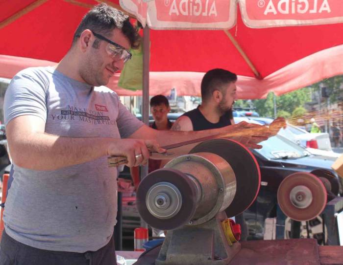 Bıçakçı Esnafında Bayram Yoğunluğu