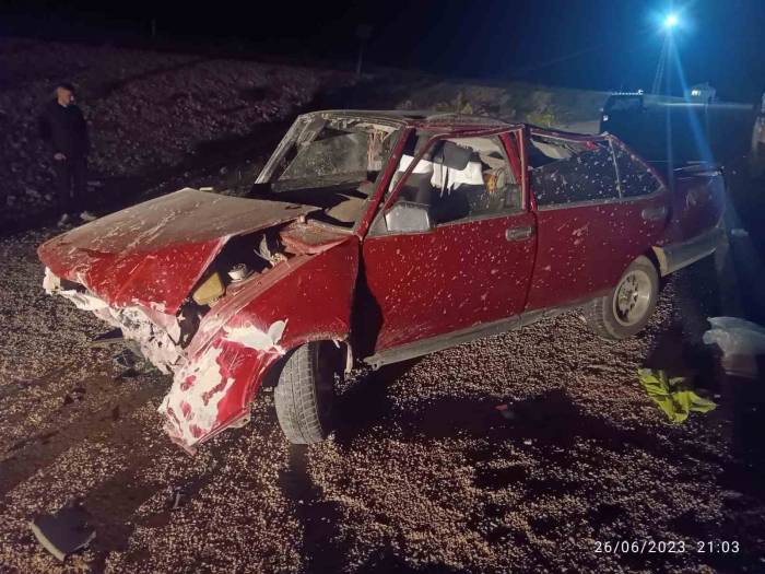 Ağrı’da Otomobil Şarampole Devrildi: 3 Yaralı