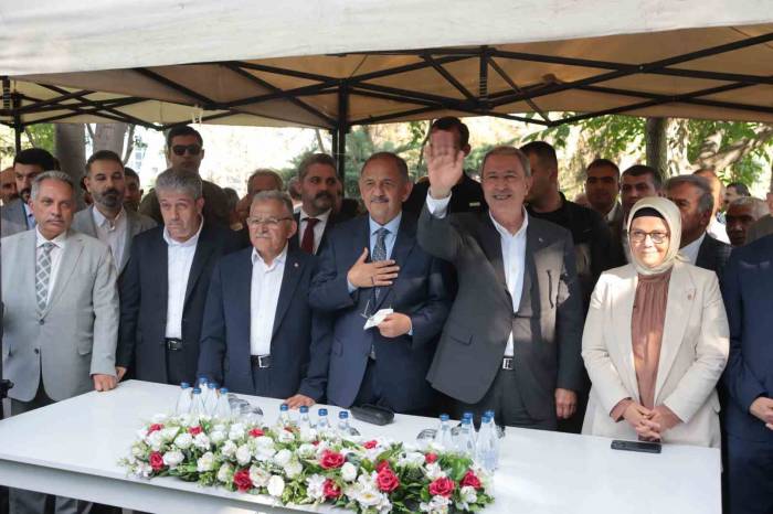 Ak Partililer Bayramlaştı