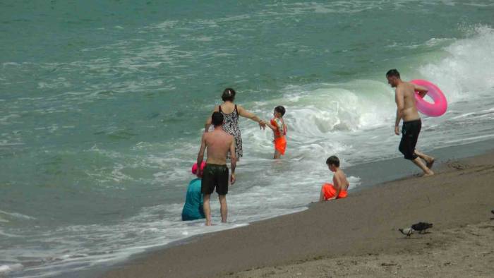 Akçakoca Sahilleri Bayrama Hazır