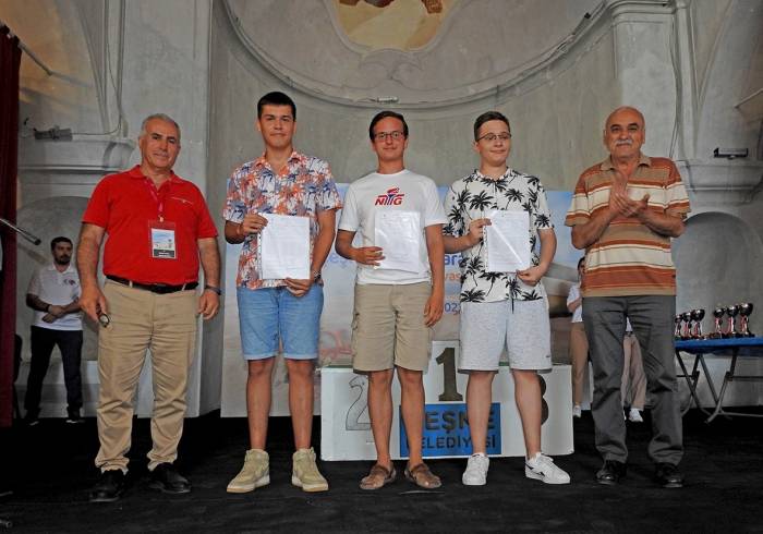 Çeşmeli Satranç Sporcusu Turnuvada Yıldızlaştı