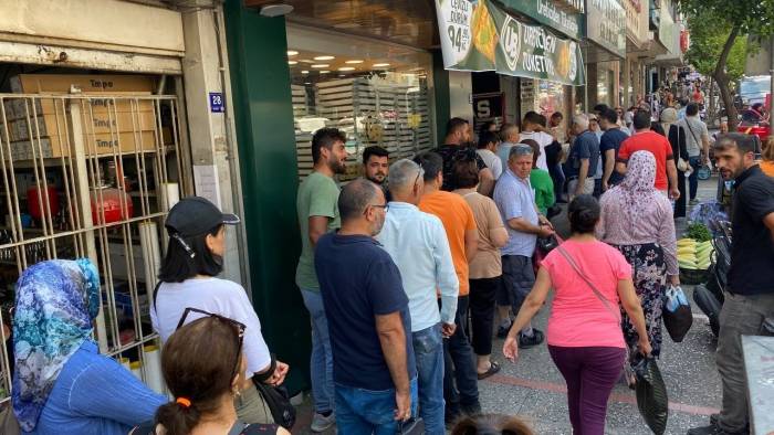 Aydın’da Bayram Manzarası Değişmedi Tatlıcılarda Kuyruk Oluştu