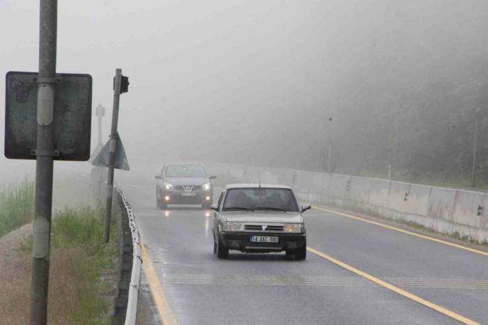 Tatilcilere Bolu Dağı’nda Sis Sürprizi