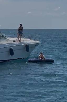 Deniz Yatağında Uyuyakalan Vatandaş Tekneler İle Böyle Kurtarıldı