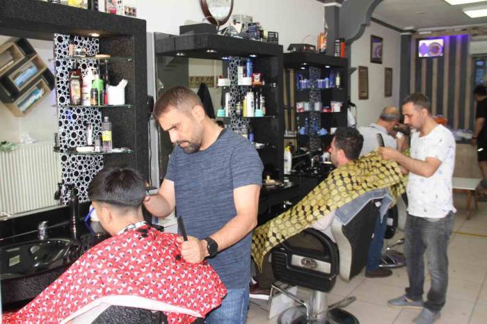 Berberlerin Kurban Bayramı Mesaisi: Randevusuz Müşteri Kabul Etmiyorlar