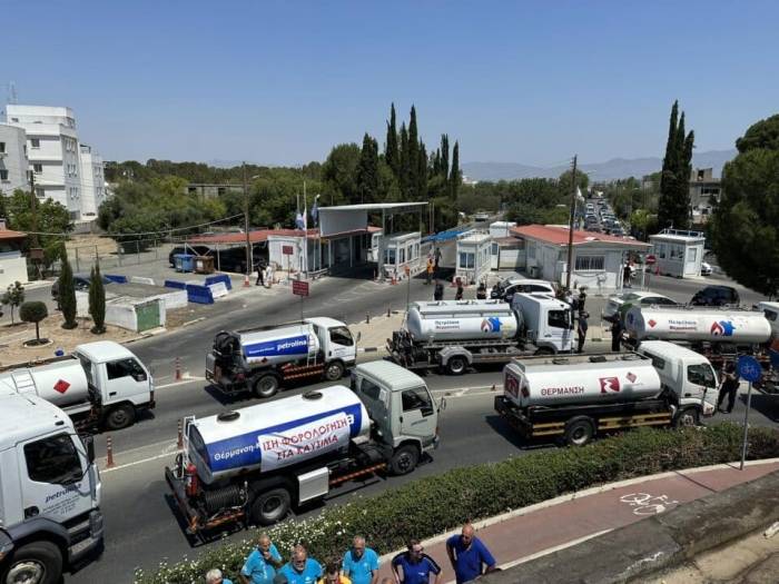 Rum Akaryakıt İstasyonları Kktc’den Yakıt Alınmasını Protesto Etti