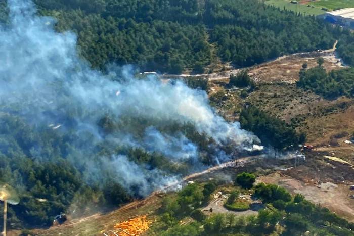 İzmir’de Ormanlık Alandaki Yangın Kontrol Altında