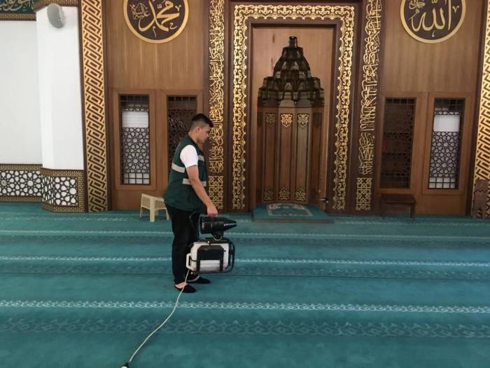 Keçiören’deki Camilerde Bayram Temizliği