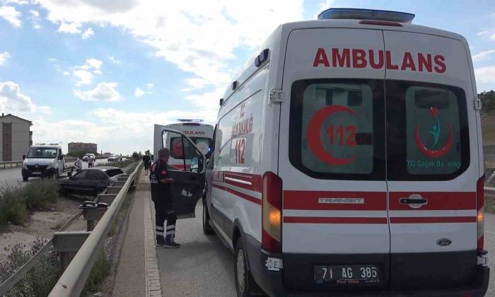 Bayram Tatili Yolunda Kaza: 2 Yaralı