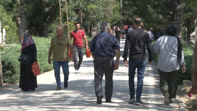 Konya’da Mezarlıklarda Bayram Yoğunluğu