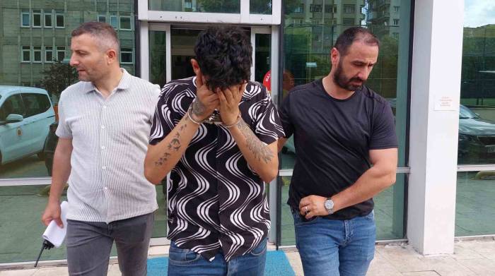 Samsun’da Kafe Önünde 2’si Kadın 3 Kişiyi Yakalayan Genç Tutuklandı