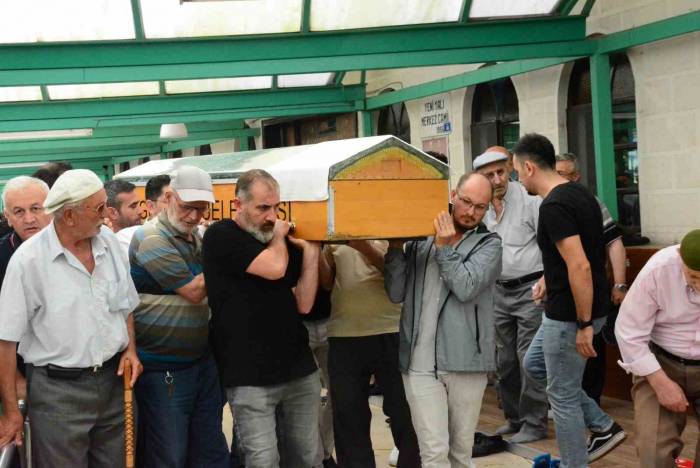 Metruk Evdeki Göçükte Ölen 15 Yaşındaki Ömer Faruk Son Yolculuğuna Uğurlandı