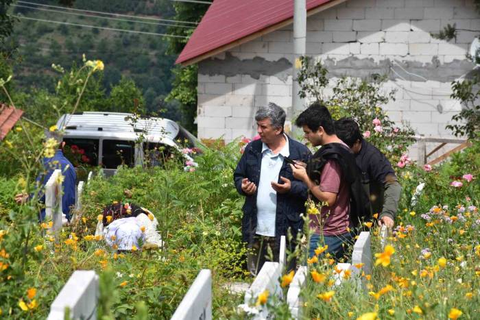 Sakarya’da Mezarlıklarda Bayram Yoğunluğu