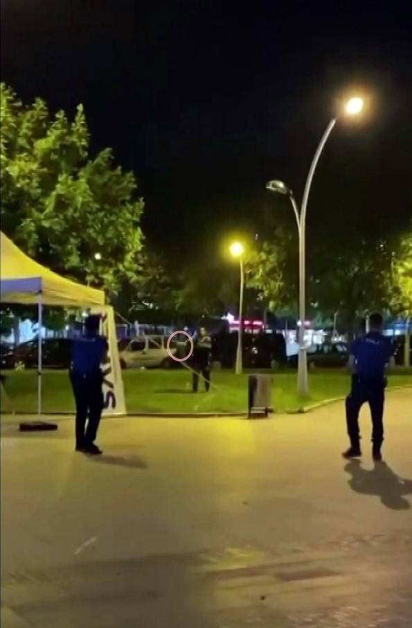 Şehrin Göbeğinde Eline Bıçağı Aldı, Ortalığı Birbirine Kattı