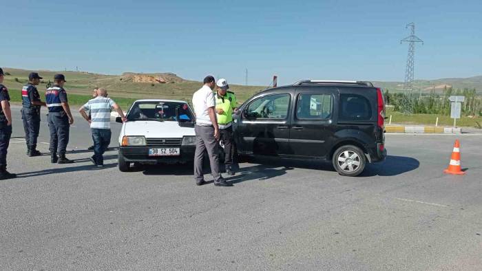 Sivas’ta İki Farklı Kaza: 6 Yaralı