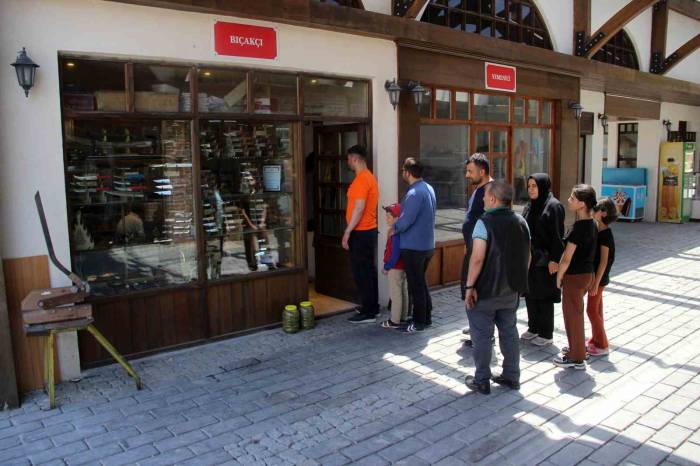 Bıçakçılarda Arife Yoğunluğu, Bıçakçıların Önü Doldu Taştı