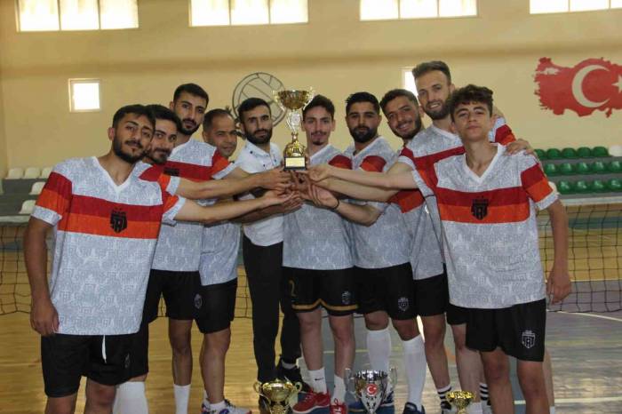 Solhan Ayak Tenisi Takımı Üçüncü Kez Türkiye Şampiyonu Oldu