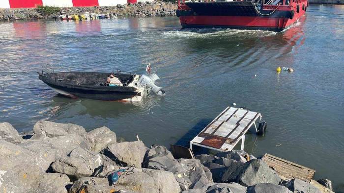 Tekirdağ’da İki Tekne Alev Alev Yandı, 1 Kişi Yaralandı