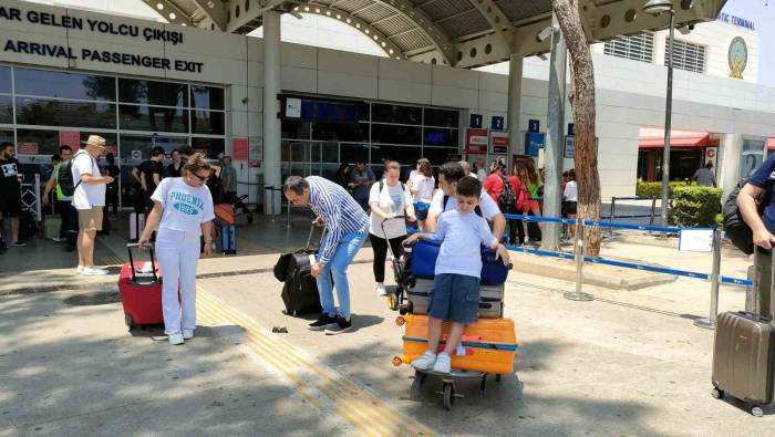 Antalya’nın Tatilcileri Havayolunu Tercih Etti