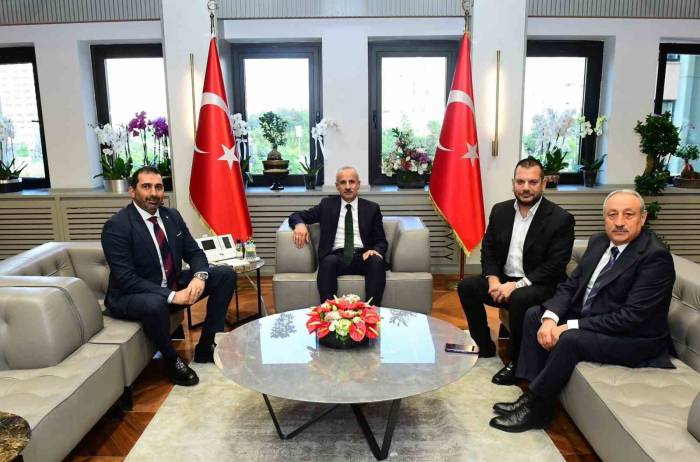 Bakan Uraloğlu’ndan Trabzonspor’a Müjde: "tesisler Taşınmayacak"