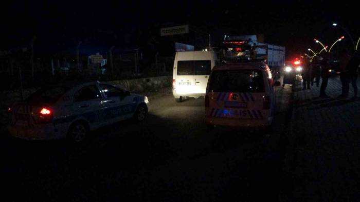 Kendisini Araca Kilitleyen Tır Sürücüsü Polise Zor Anlar Yaşattı