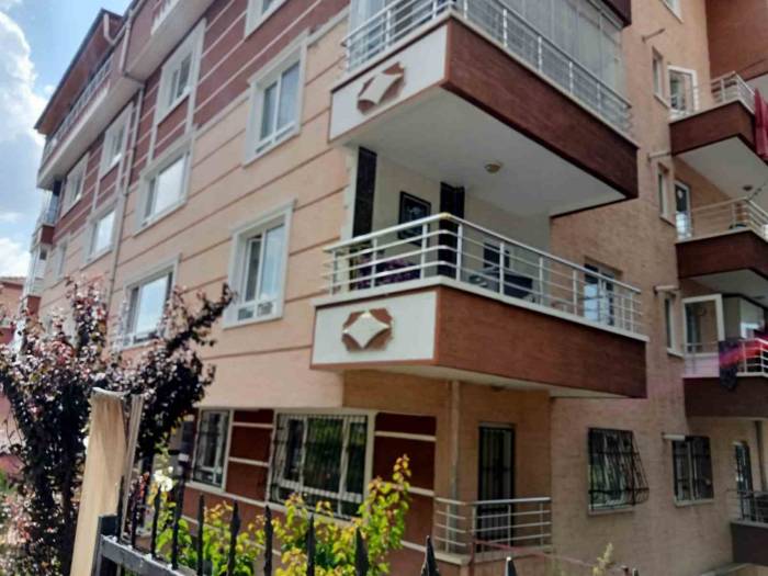 Aile İçi Kavga Kanlı Bitti: Eşinin Dedesini Ve Kuzenini Otomobille Ezerek Öldürdü