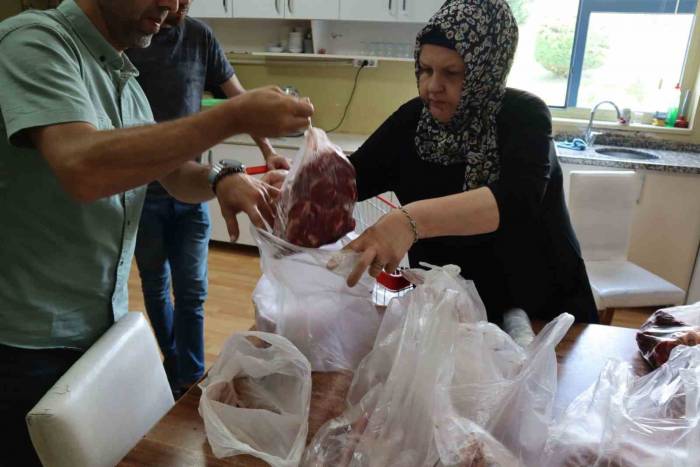 Kurban Etleri İhtiyaç Sahiplerine Ulaştırıldı