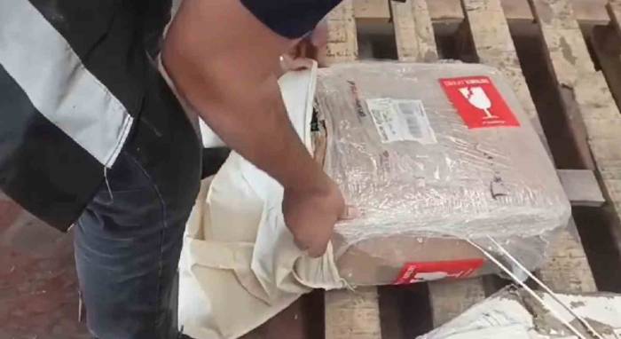 Kargo Paketinden 80 Litre Sahte Alkol Çıktı
