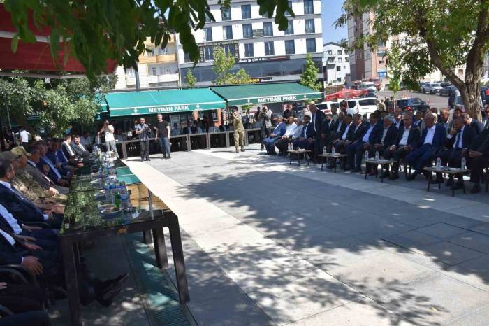 Şırnak Valisi Bilgin, Vatandaşlarla Bayramlaştı