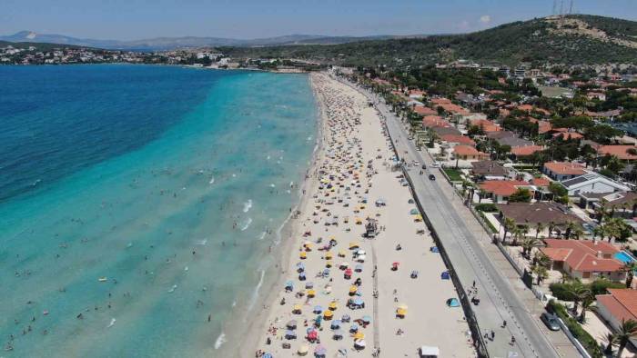 Çeşme’nin Nüfusu 1 Milyonu Aştı, Plajlar Doldu Taştı