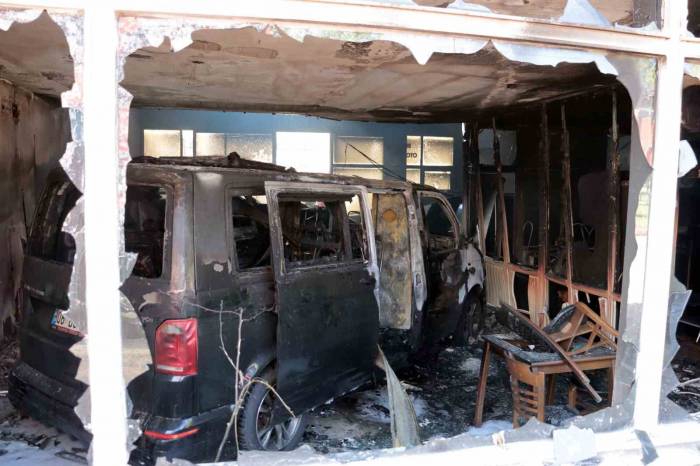 Galeride Yangın: 6 Araçta Maddi Hasar Var