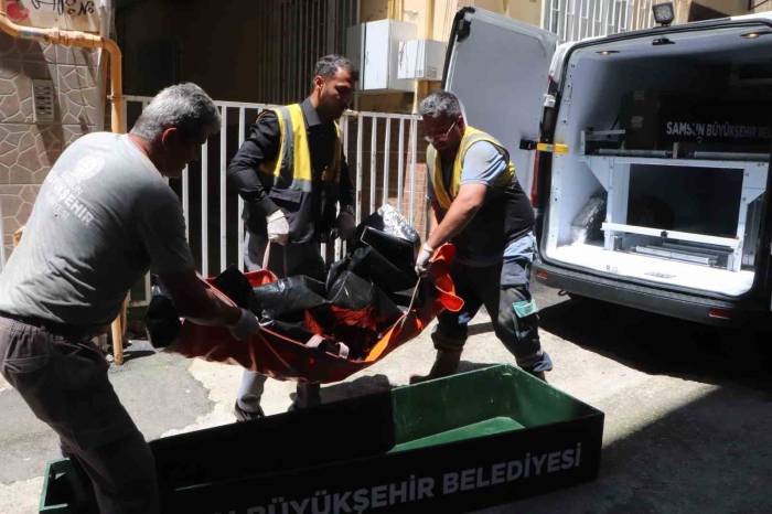 Kafasına Tabancayla Ateş Ederek İntihar Etti