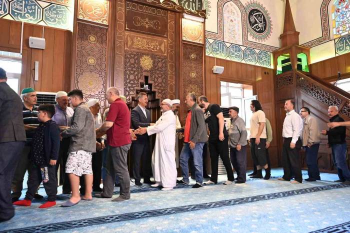 Mamak Belediye Başkanı Köse, Vatandaşlarla Bayramlaştı