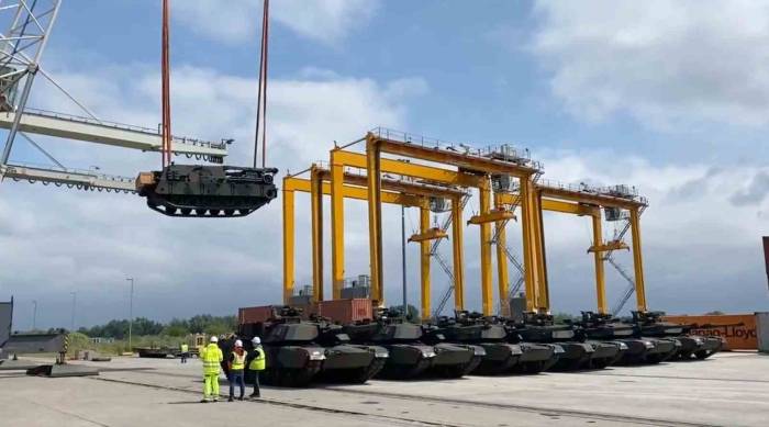 Abrams Tanklarının İlk Partisi Polonya’ya Ulaştı
