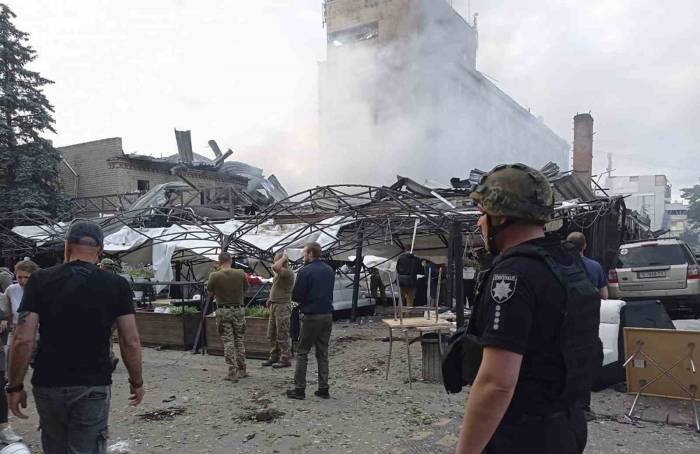 Rusya’nın Ukrayna’daki Restoran Saldırısında Ölü Sayısı 9 Oldu