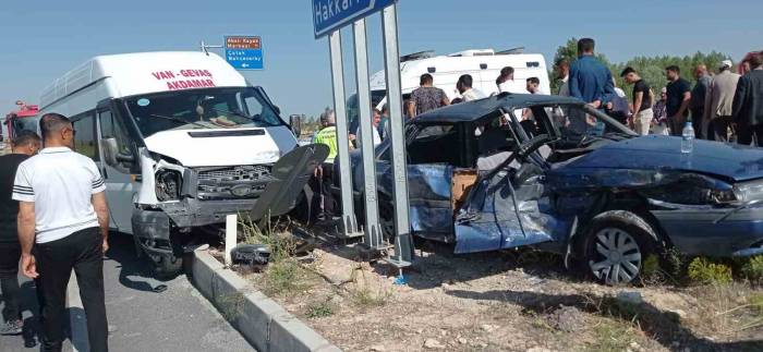 Van’da Trafik Kazası: 5 Yaralı