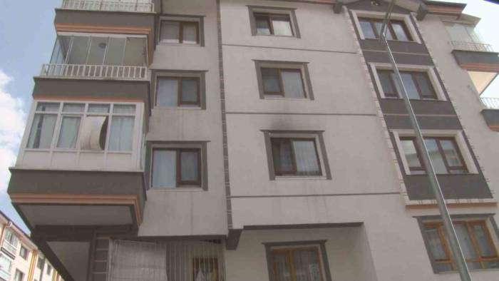 Ankara’da Evlat Dehşeti: Babasını Öldürdü, Annesini Yaraladı