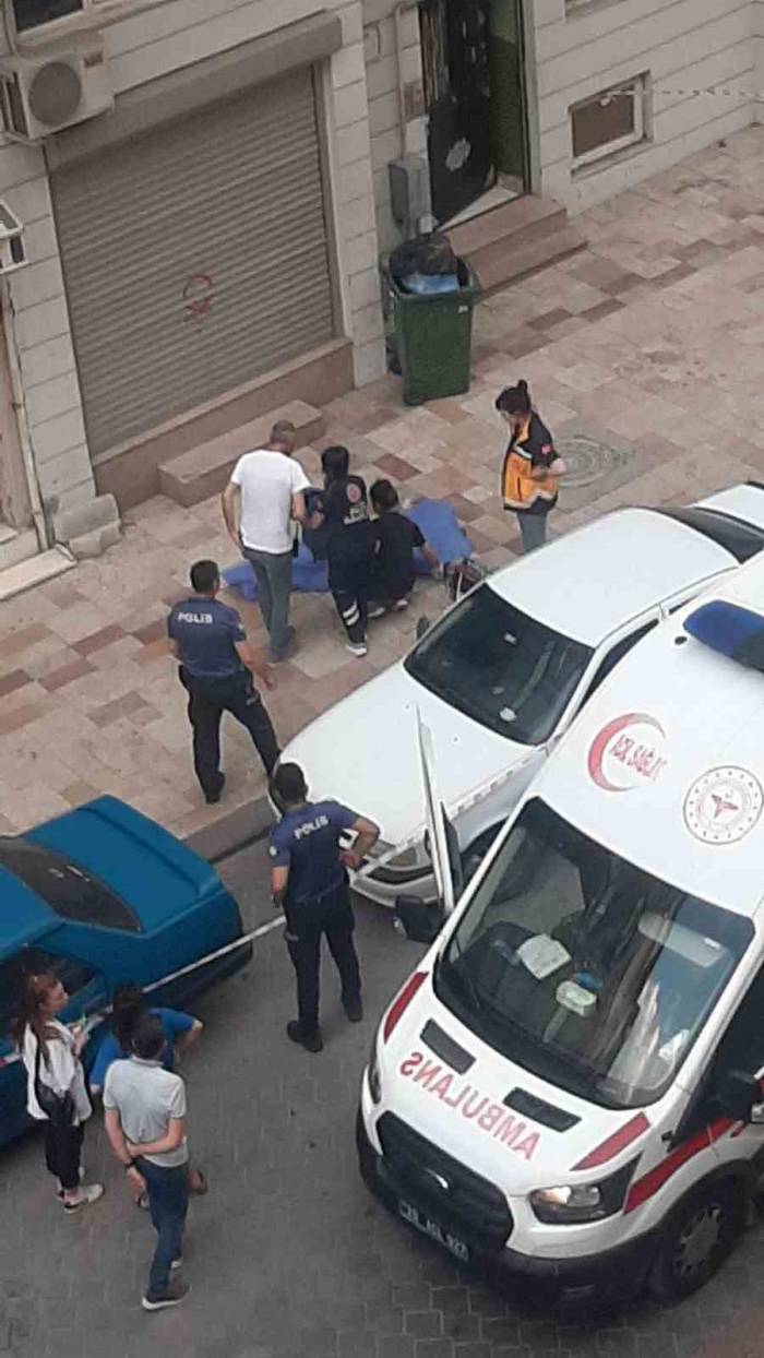 6. Kattan Atlayan Kadın Hayatını Kaybetti