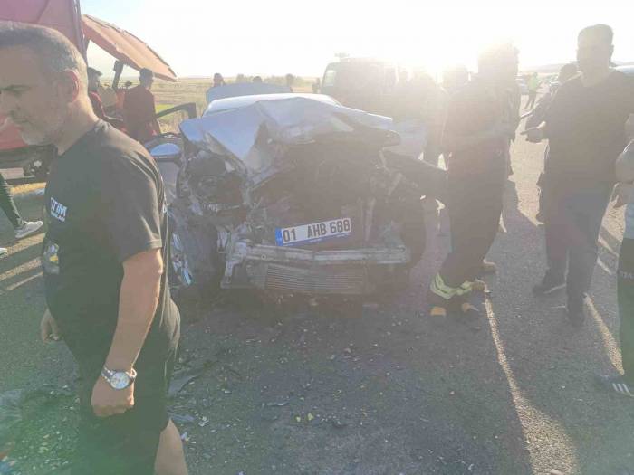 Tali Yoldan Çıkan Traktör İle Otomobil Çarpıştı: 1’i Çocuk 5 Yaralı