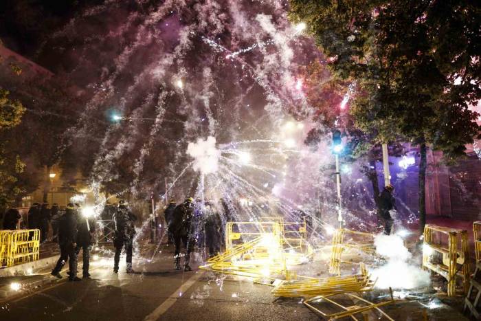 Fransa’daki Protestolar İçin 40 Bin Polis Görevlendirildi