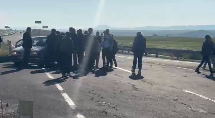 Kars’ta İki Otomobil Çarpıştı: 3 Yaralı