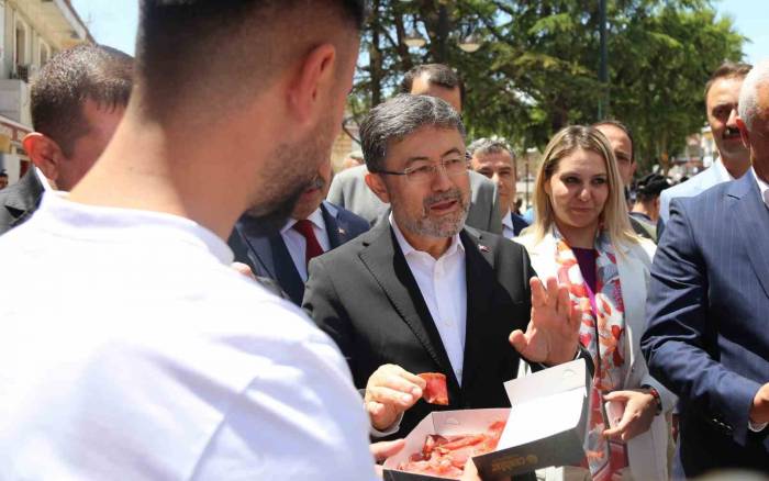 "kayseri Pastırması Mı, Kastamonu Pastırması Mı" Sorusuna Bakan Yumaklı’dan Esprili Cevap