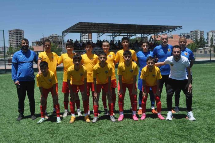 Arda Yiğit Oflaz Sezonu 32 Golle Tamamladı