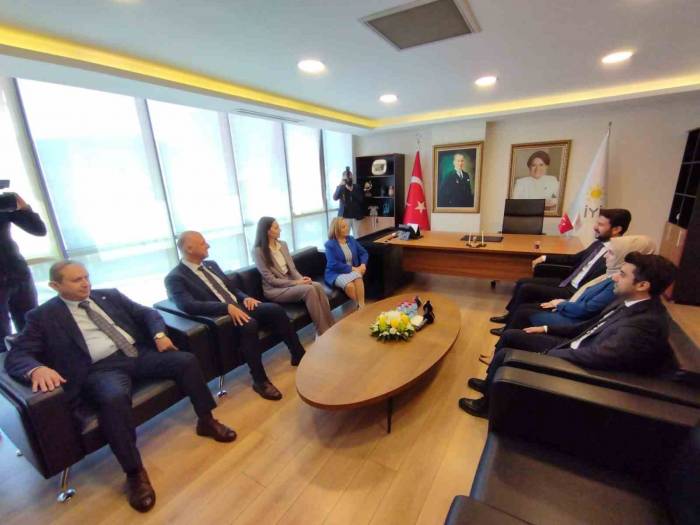 Ak Parti’den İyi Parti’ye Bayram Ziyareti